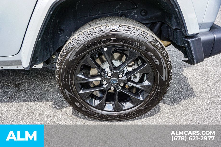 Used 2024 Silver Jeep Sahara 4xe image 17