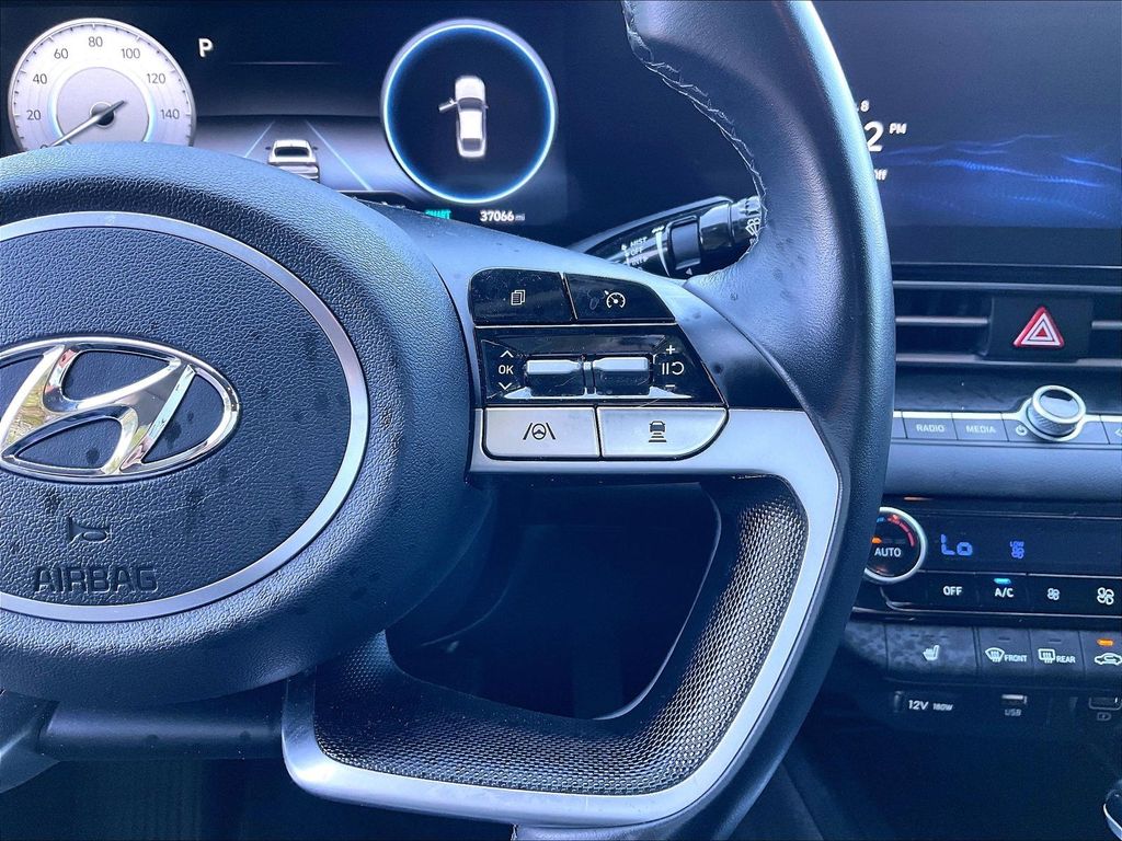2023 Hyundai Elantra — photo 23