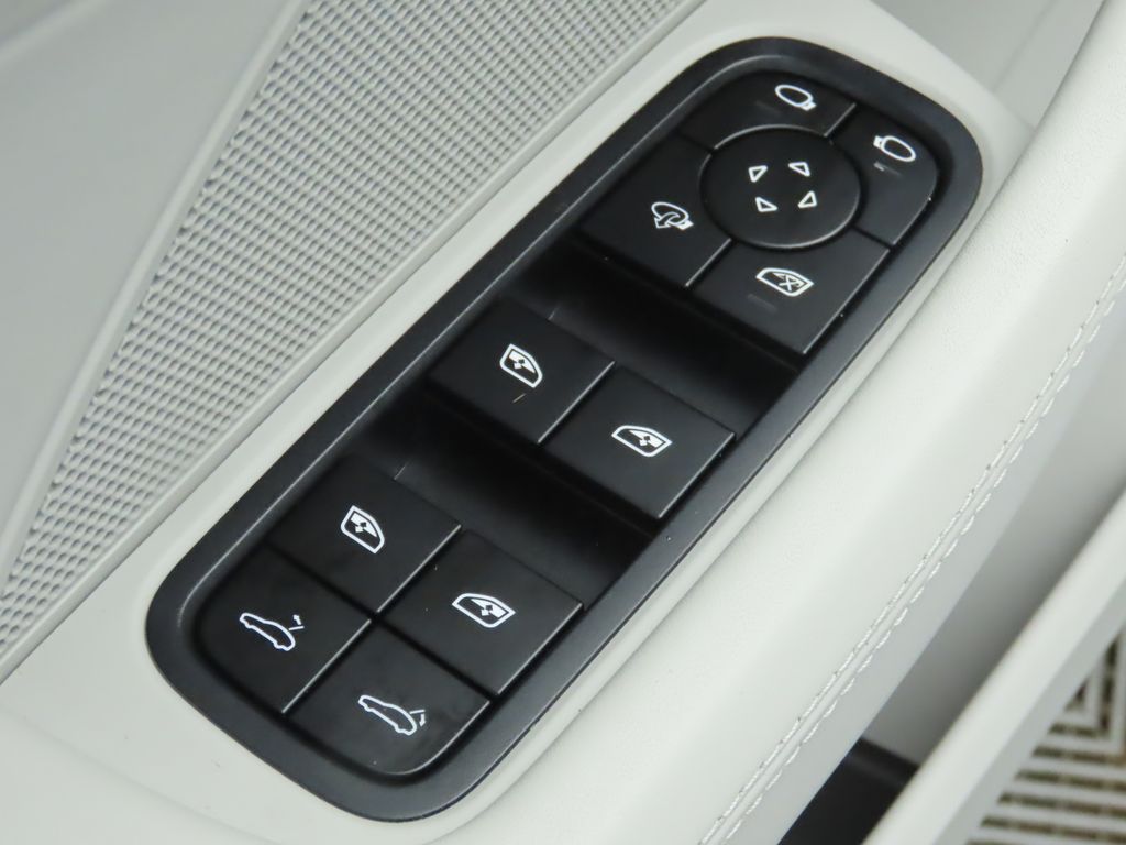 Thumbnail: 2022 Porsche Panamera - 24