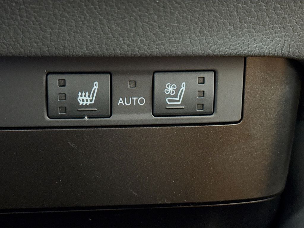 Thumbnail: 2025 Lexus ES - 21