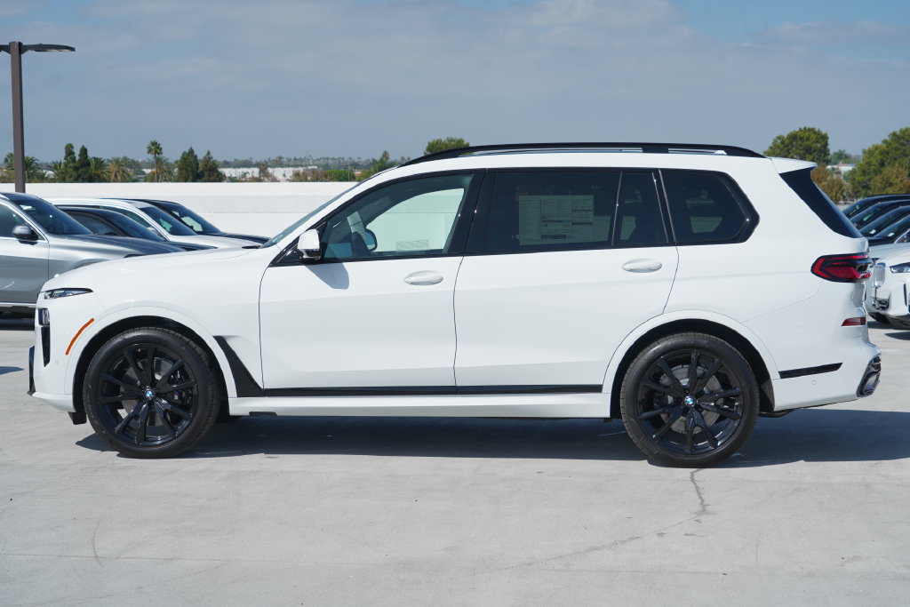 Thumbnail: 2027 BMW X7 - 4