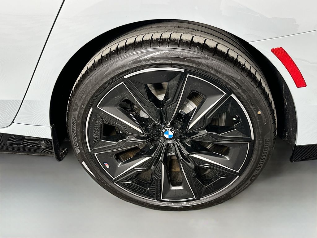 Thumbnail: 2025 BMW i7 - 23
