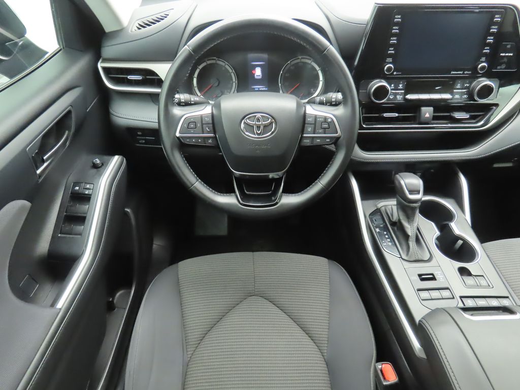 2021 Toyota Highlander LE 10