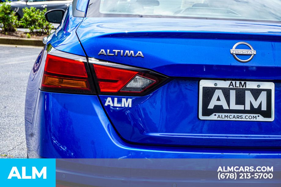Used 2025 Blue Nissan 2.5 SV image 13