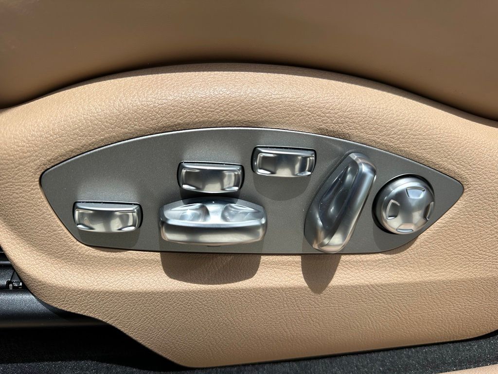 Thumbnail: 2026 Porsche Macan - 23