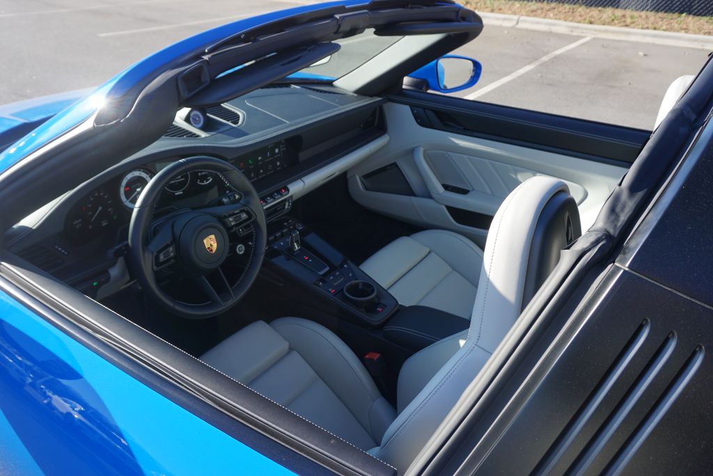 Thumbnail: 2023 Porsche 911 - 10