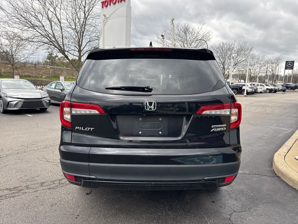 View vehicle photo 4