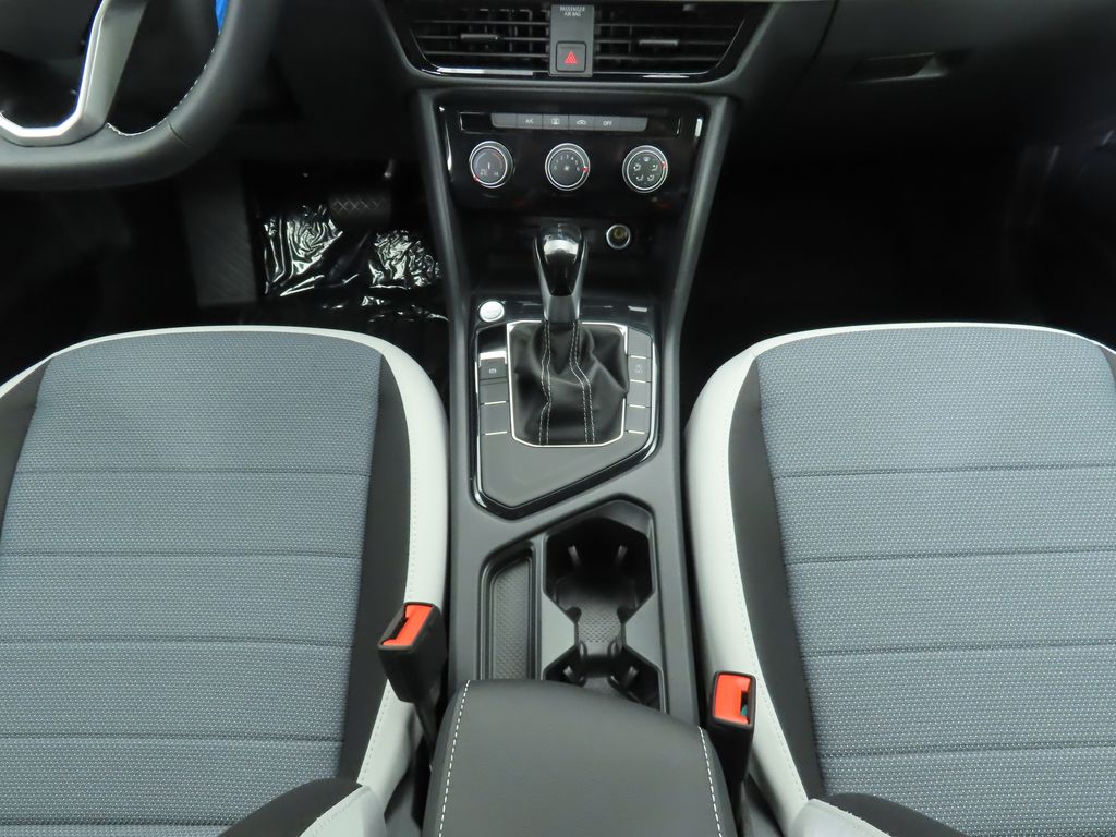 Thumbnail: 2025 Volkswagen Taos - 16