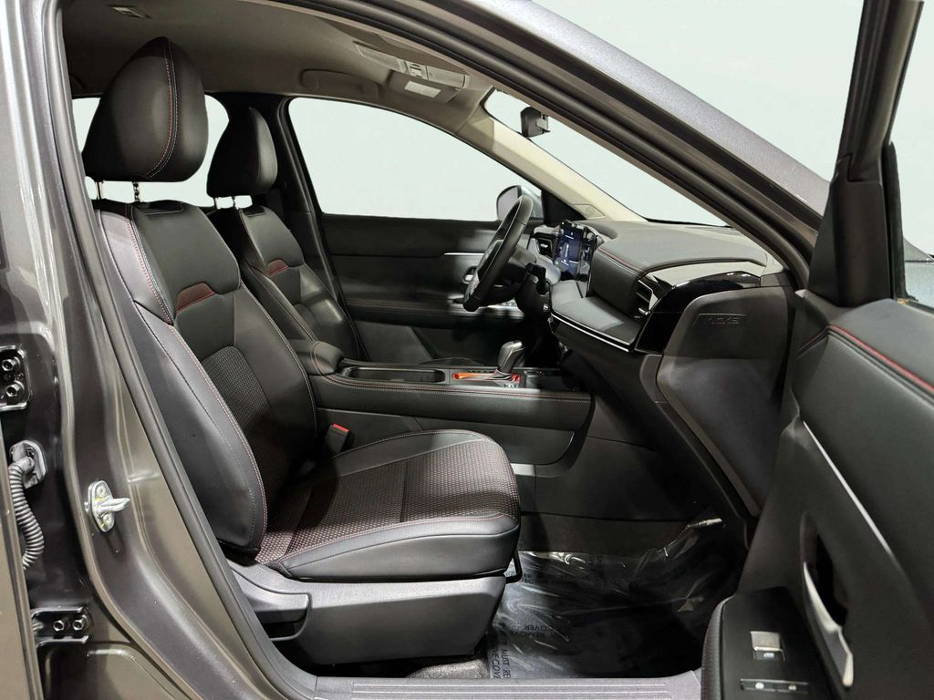 Certified Used 2025 Gun Metallic Nissan SR image 27