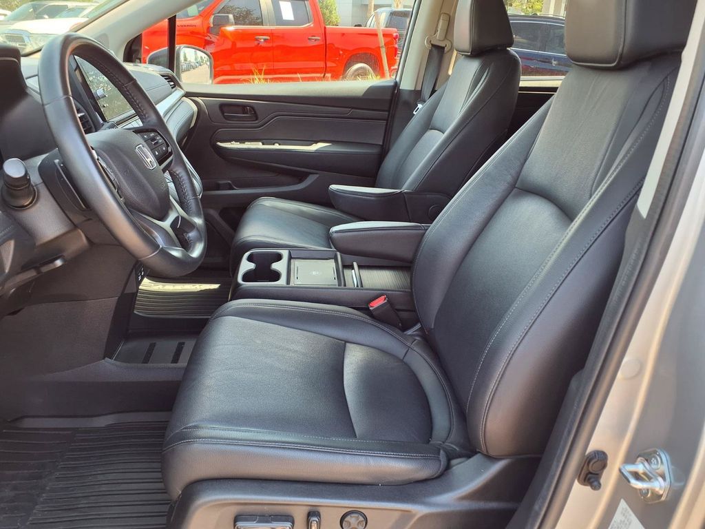Used 2025 Honda Odyssey Van