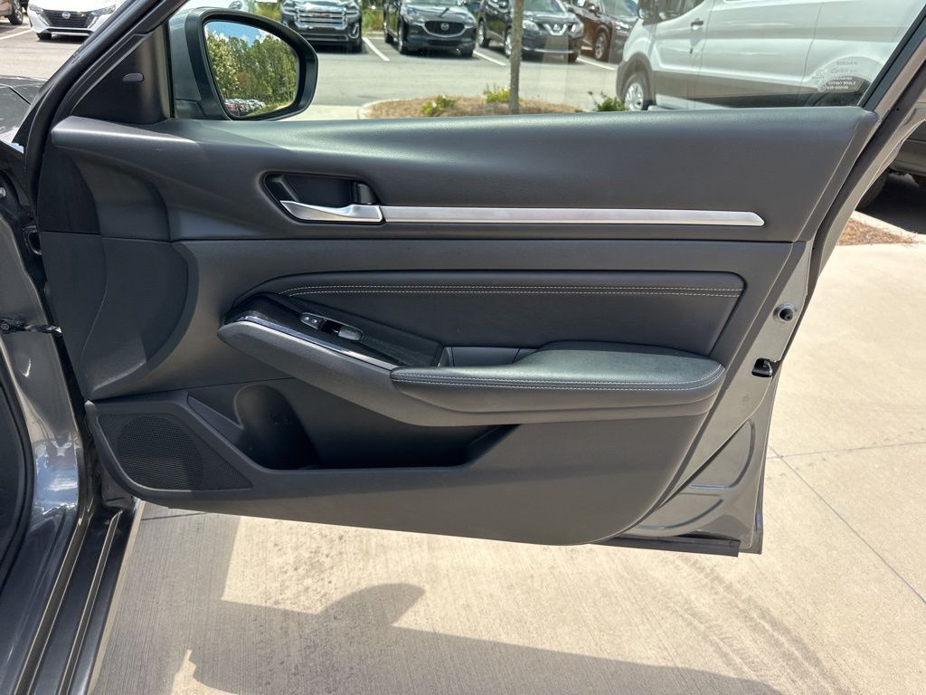 2021 Gun Metallic Nissan Altima 2.5 SV FWD Sedan