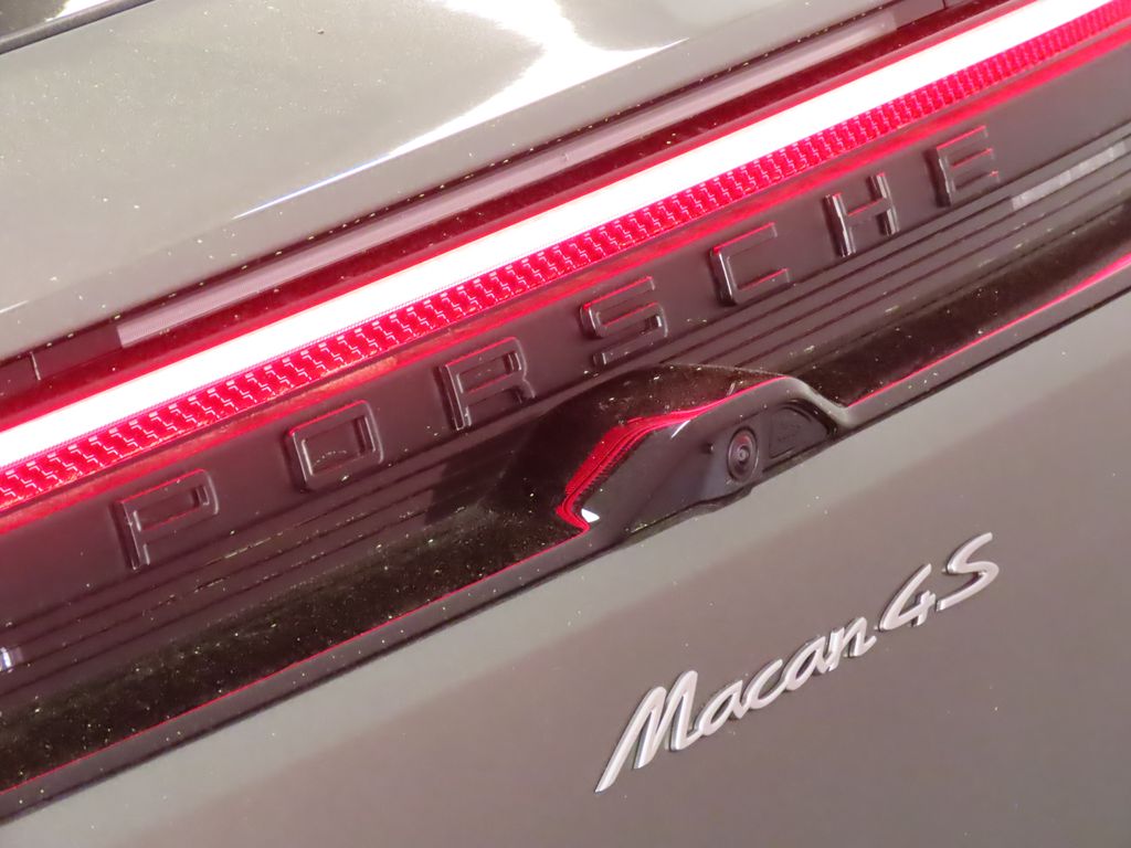 Thumbnail: 2025 Porsche Macan - 12