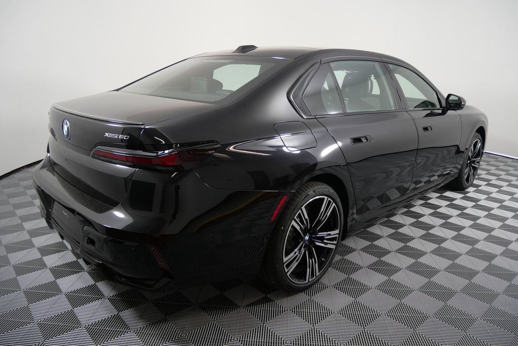 2025 BMW i7 xDrive60 5