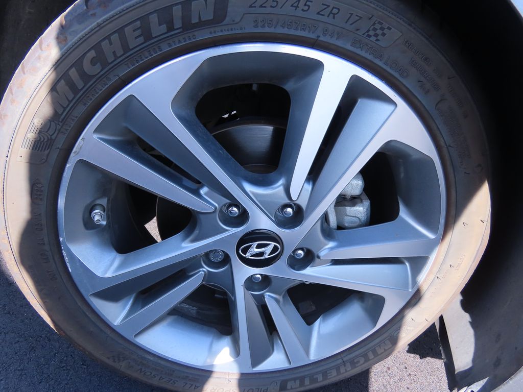 Thumbnail: 2017 Hyundai Elantra - 18