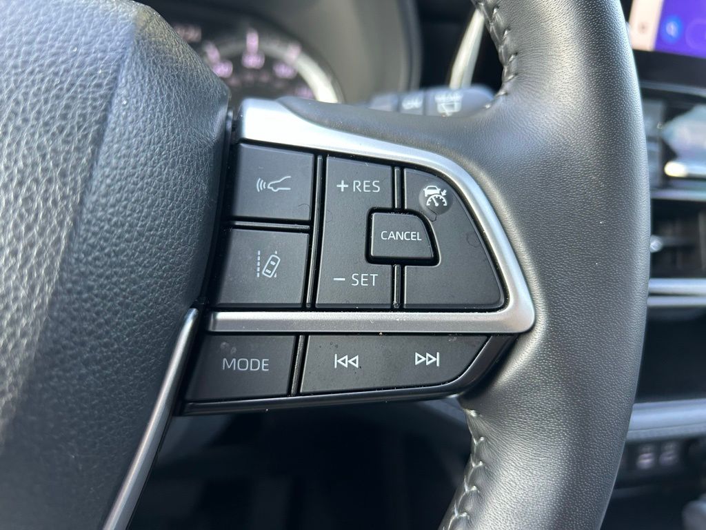 Thumbnail: 2023 Toyota Highlander - 20