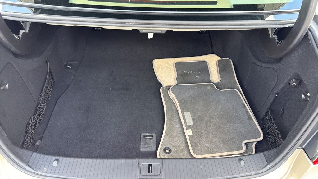 Used 2010  Mercedes-Benz E 350 image 9
