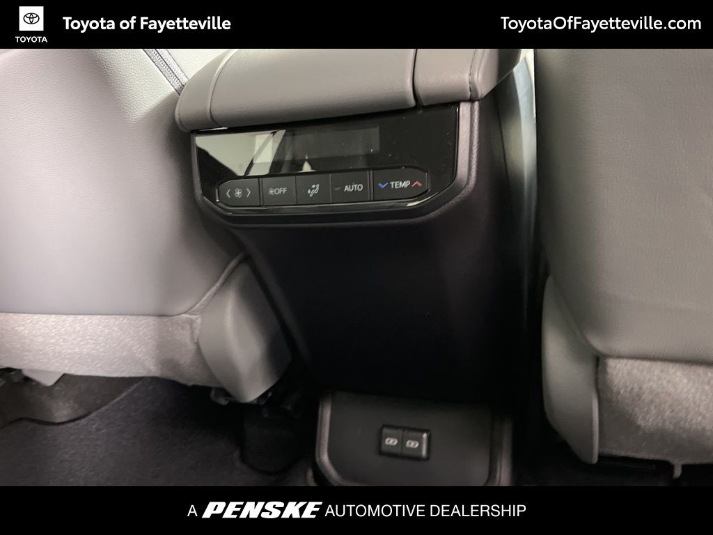 2025 Toyota Highlander XLE 10