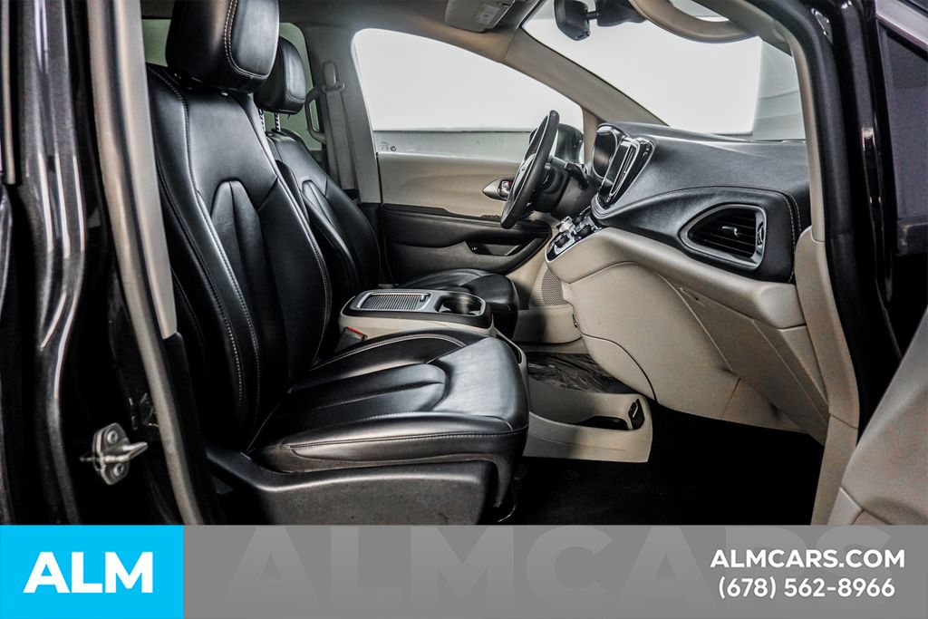 Used 2023 Black Chrysler Touring L image 19