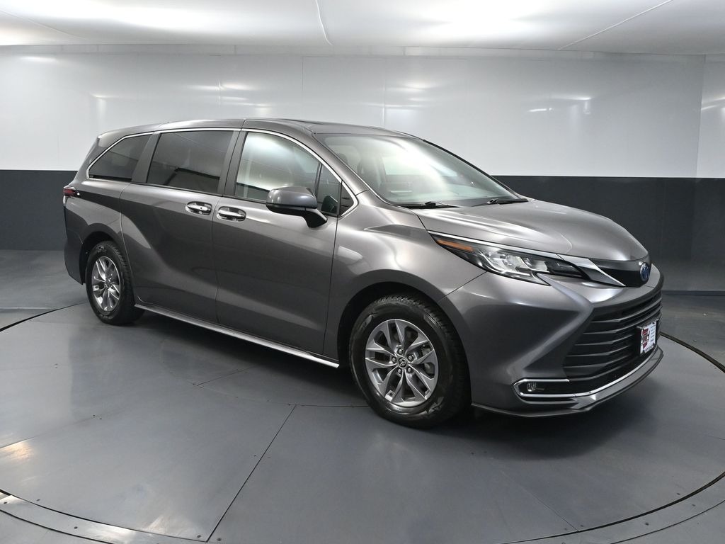  2022 Toyota Sienna XLE 7-Passenger AWD   