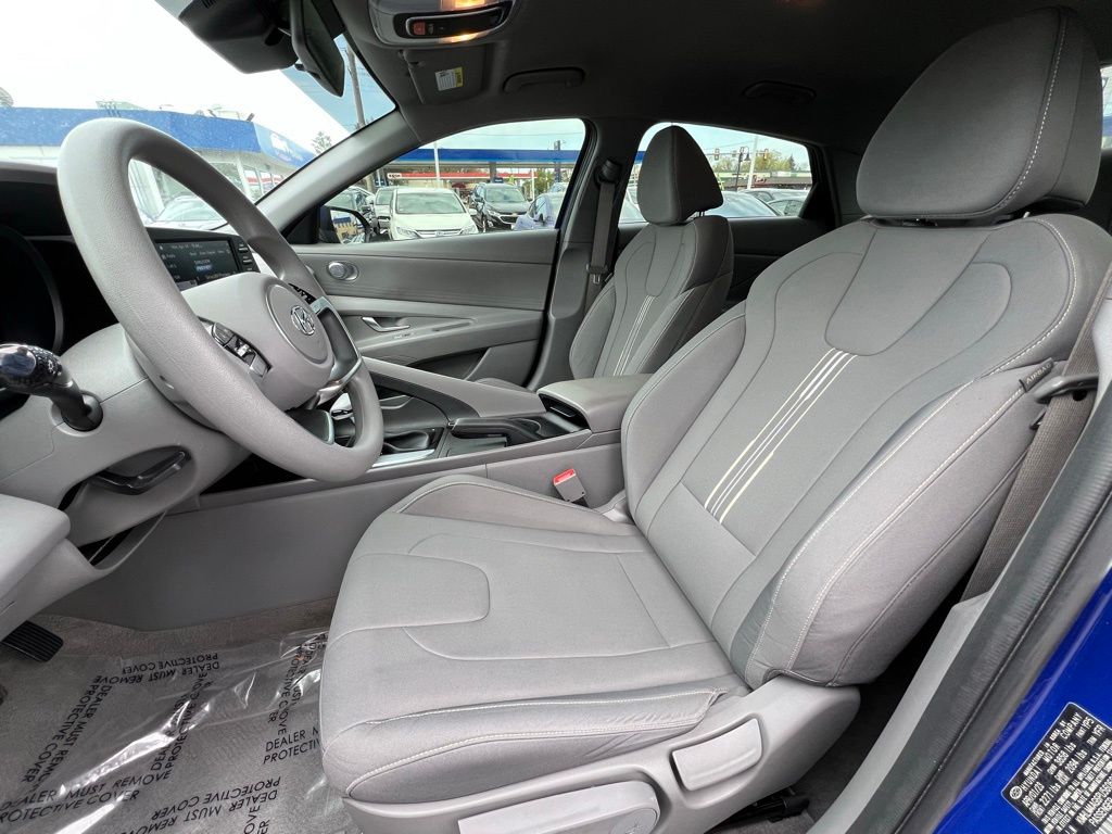 2023 Hyundai Elantra SEL photo