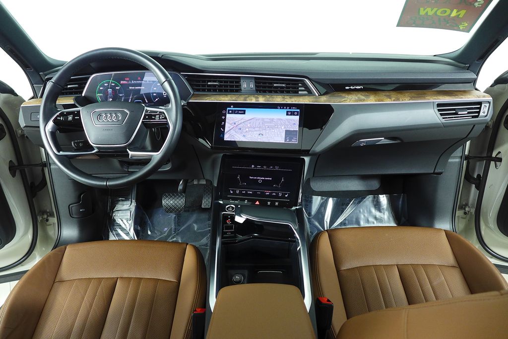 Thumbnail: 2022 Audi e-tron - 25