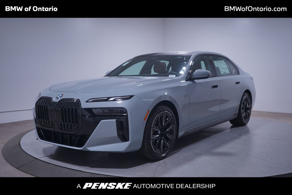2025 BMW 7 Series 740i Hero Image