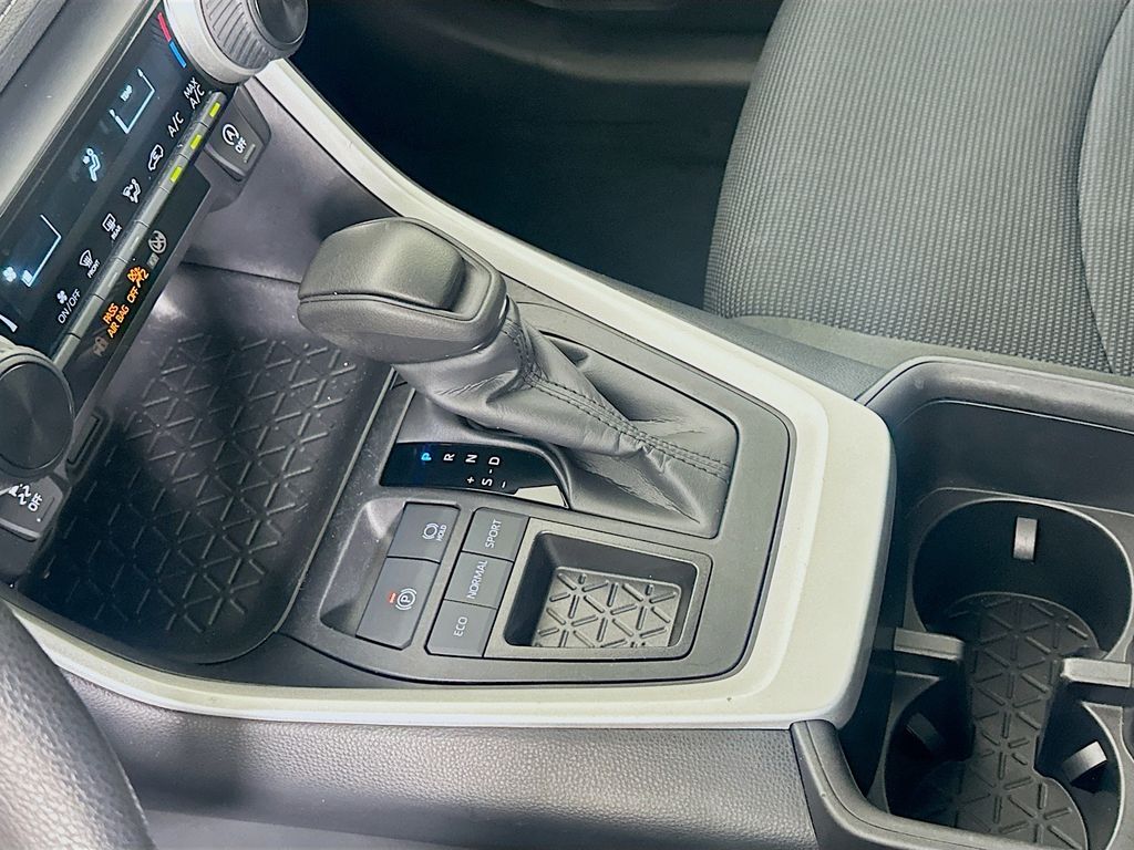 Thumbnail: 2024 Toyota RAV4 - 17