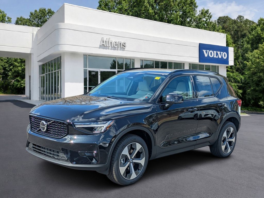 2026 Volvo XC40 B5 Plus AWD