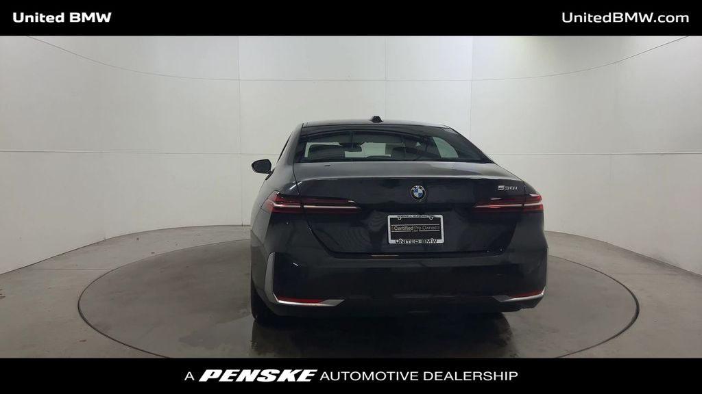 Thumbnail: 2024 BMW 5 Series - 7