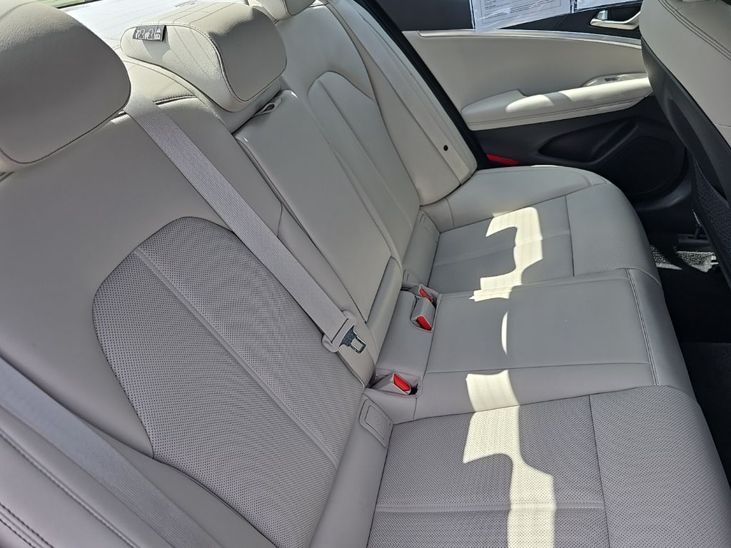Thumbnail: 2023 Genesis G70 - 26