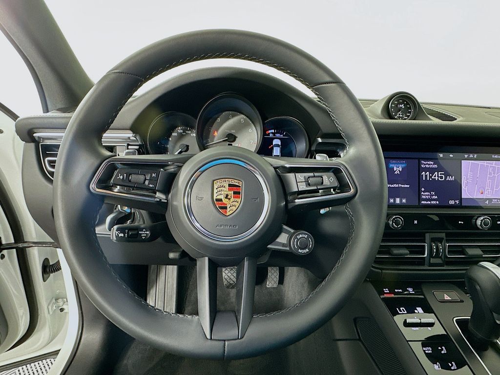 Thumbnail: 2023 Porsche Macan - 11