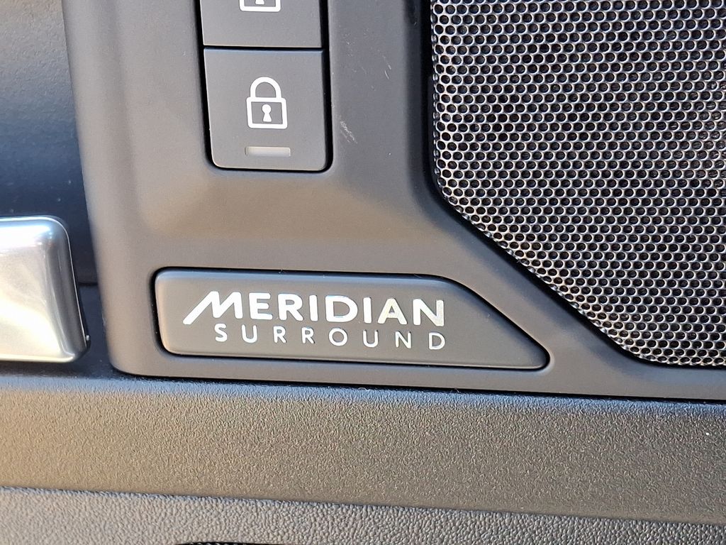 2025 Land Rover Defender 130 18