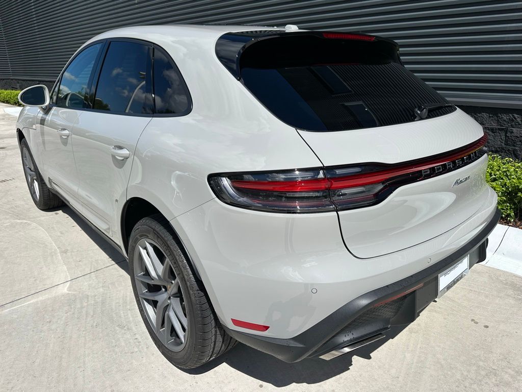 Thumbnail: 2026 Porsche Macan - 3