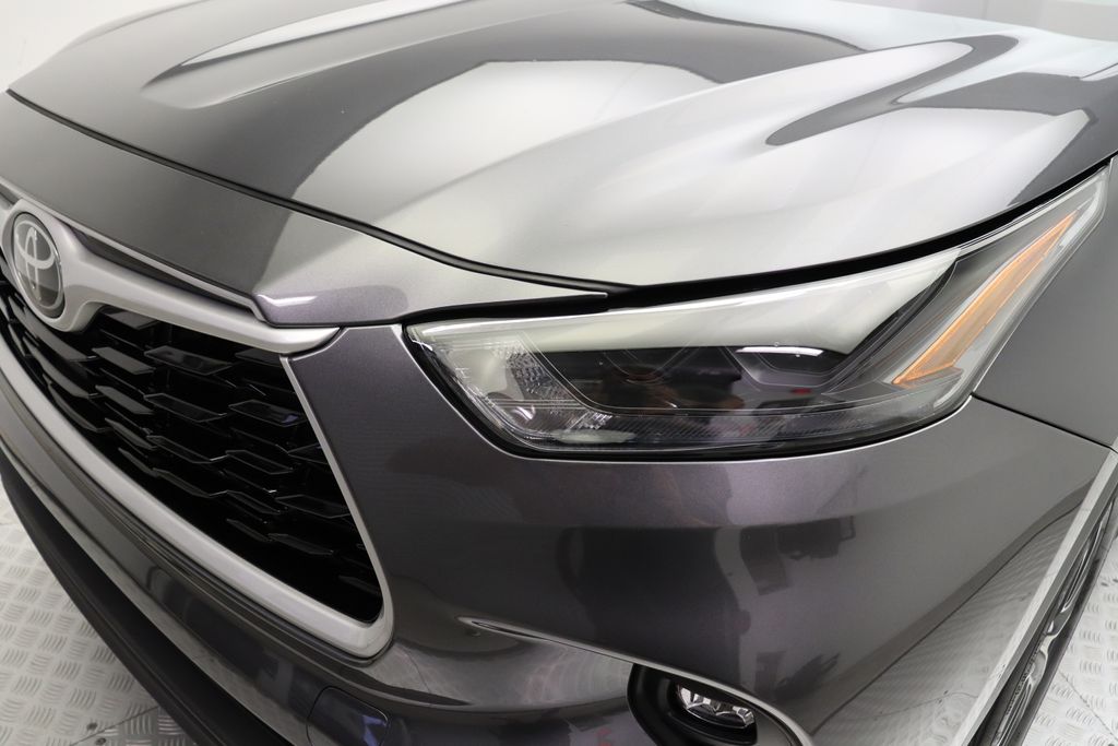 Thumbnail: 2023 Toyota Highlander - 3