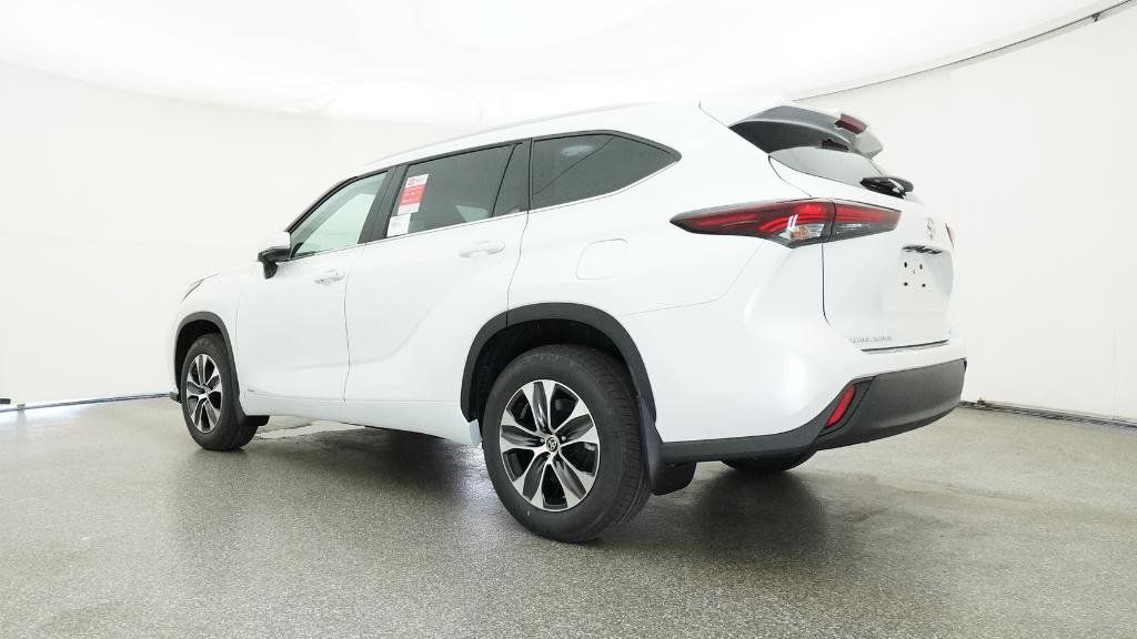 Thumbnail: 2025 Toyota Highlander - 25
