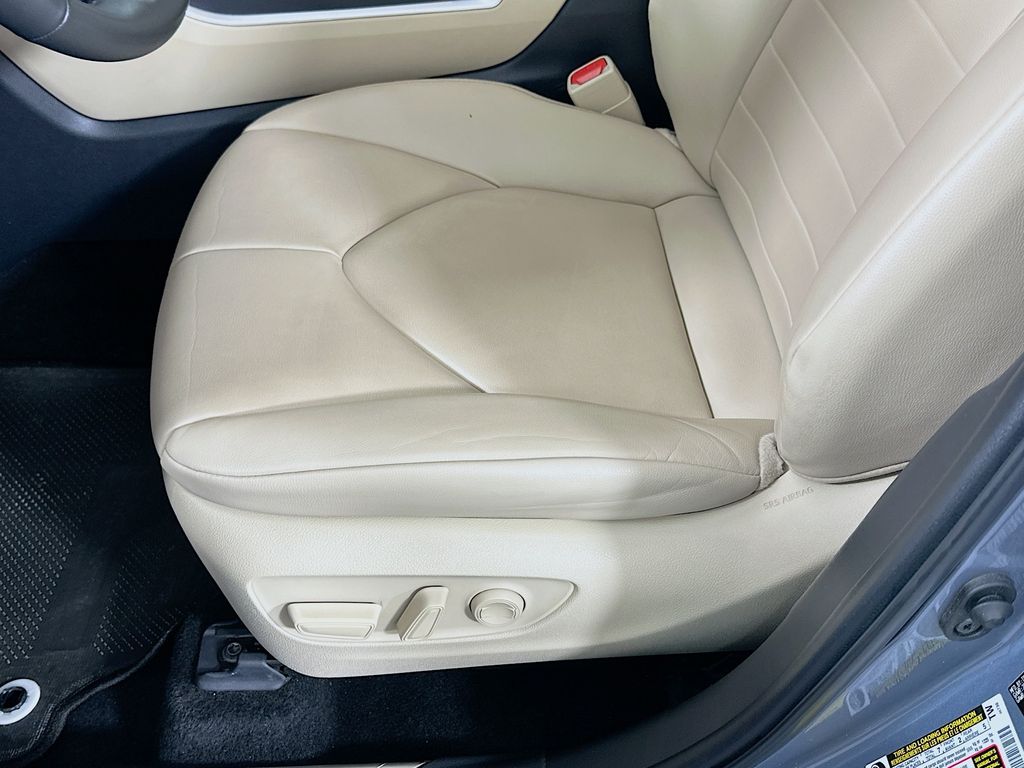 Thumbnail: 2023 Toyota Highlander - 20