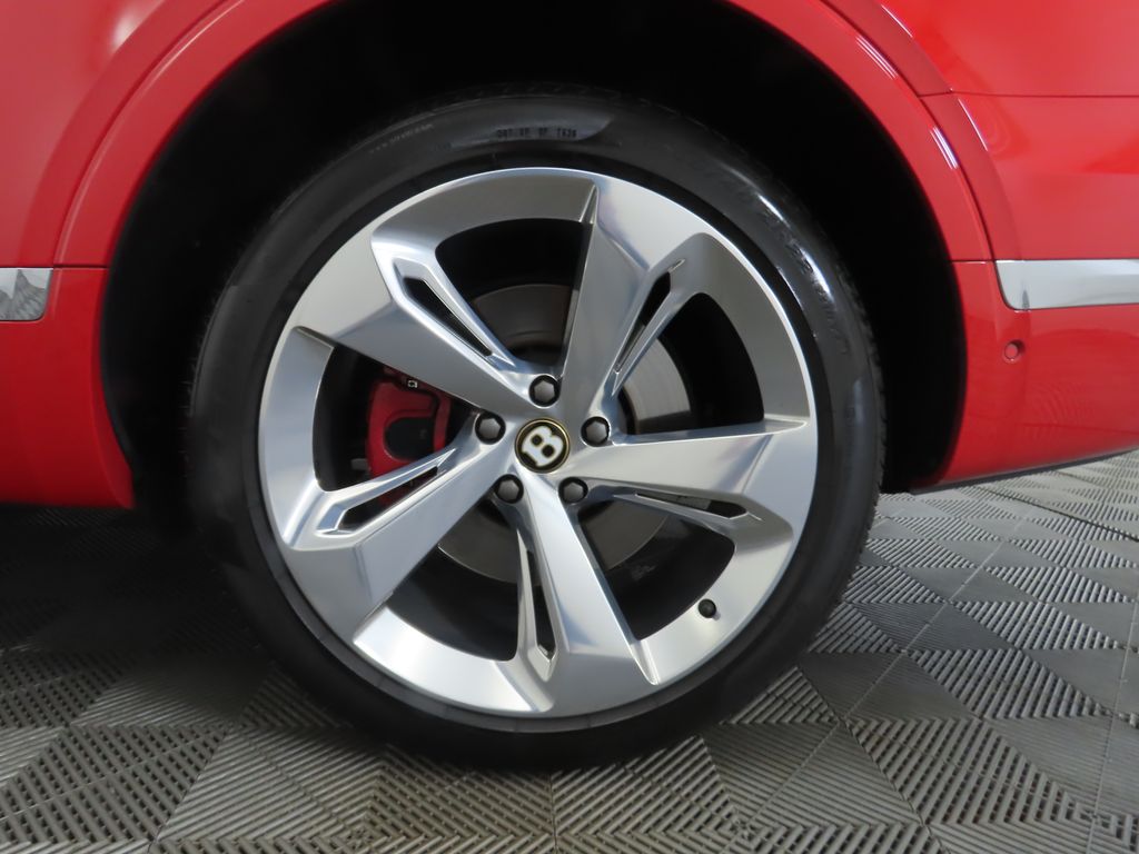 Thumbnail: 2019 Bentley Bentayga - 32