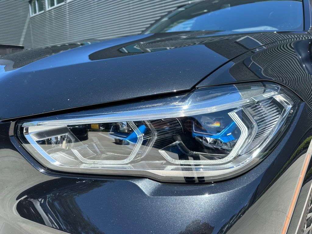 Thumbnail: 2022 BMW X5 - 11
