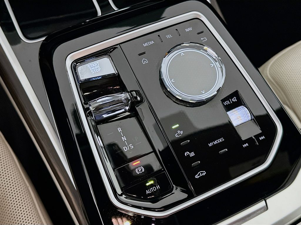 Thumbnail: 2023 BMW 7 Series - 17