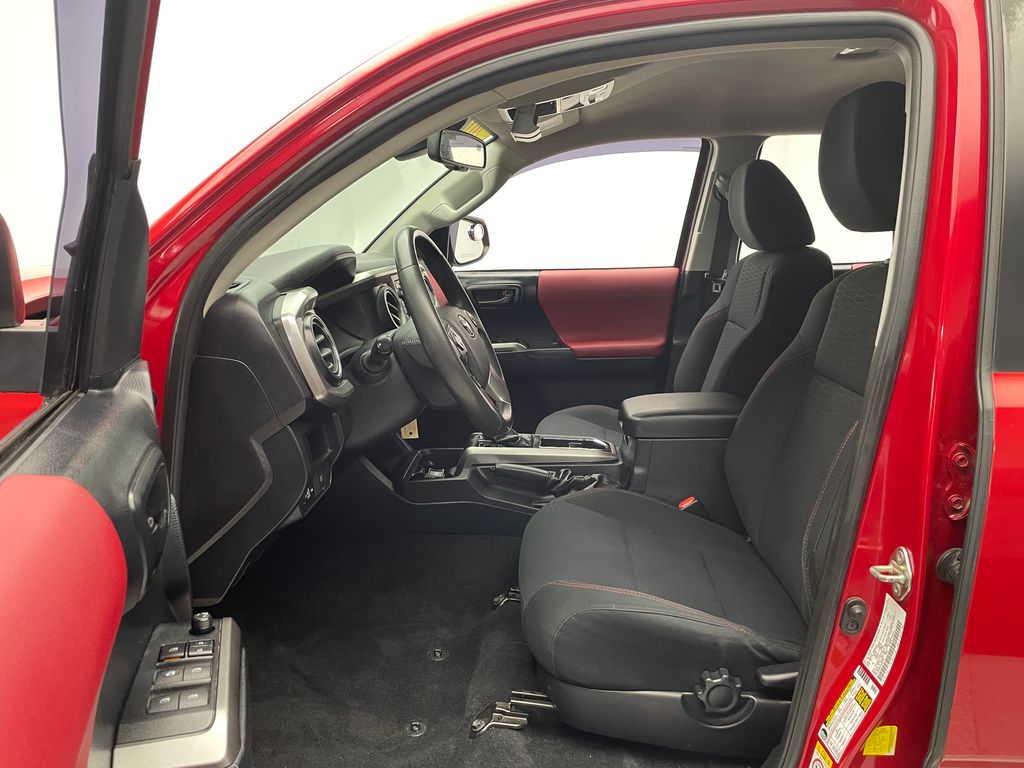 Thumbnail: 2019 Toyota Tacoma - 12