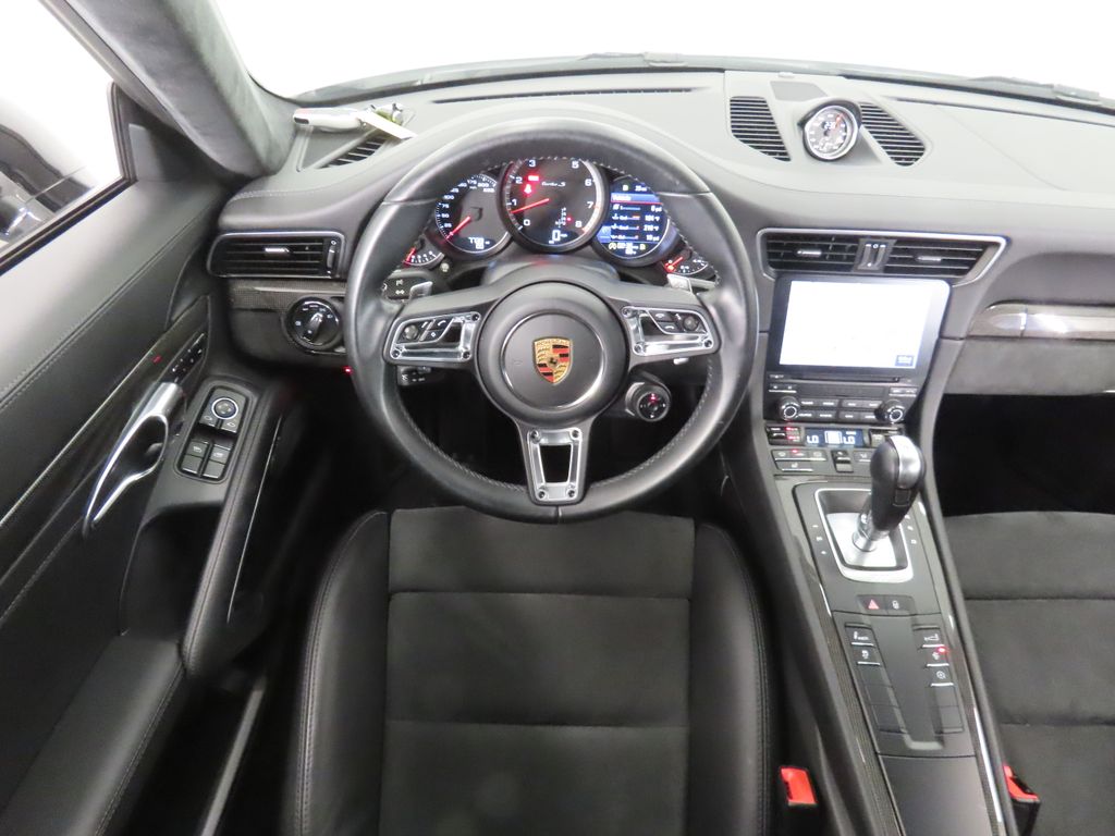 Thumbnail: 2017 Porsche 911 - 16