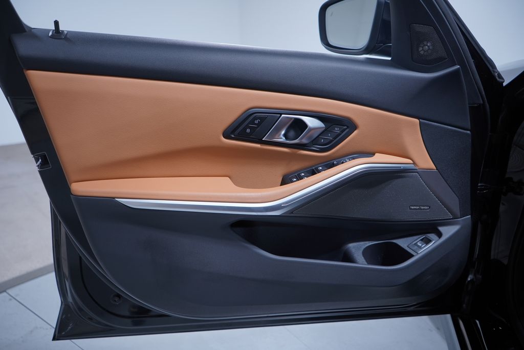 Thumbnail: 2025 BMW 3 Series - 16
