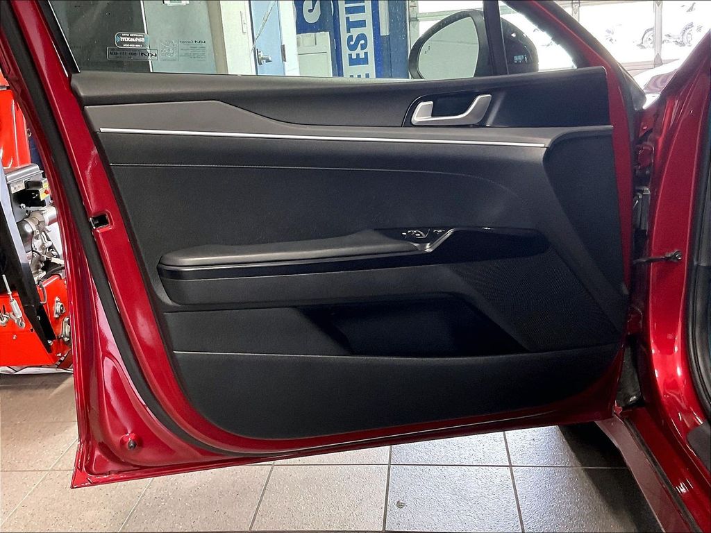 2022 Kia K5 — photo 9