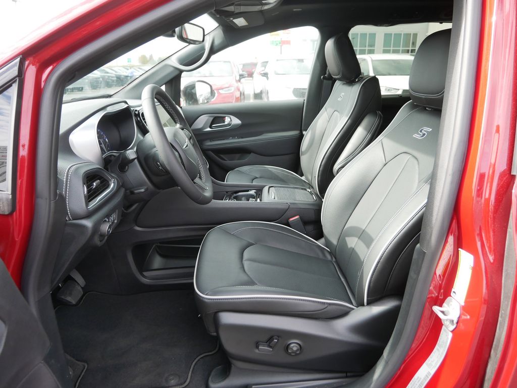 View vehicle photo 6