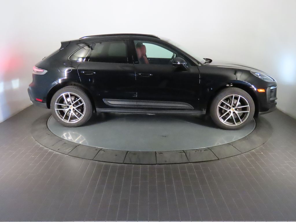 Thumbnail: 2024 Porsche Macan - 8