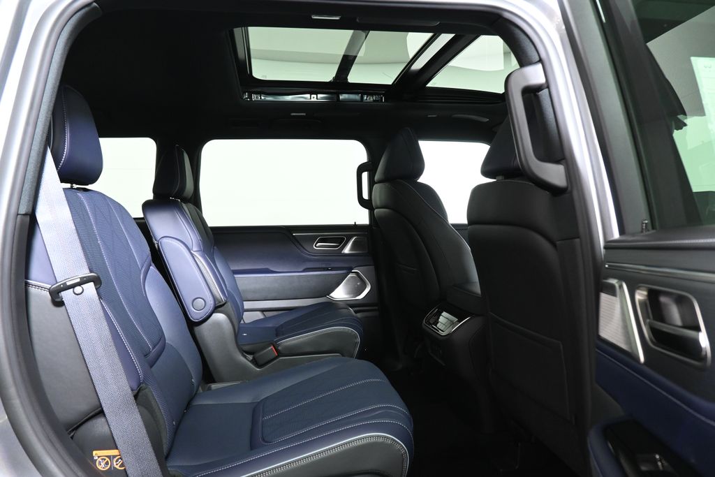 Thumbnail: 2026 INFINITI QX80 - 20