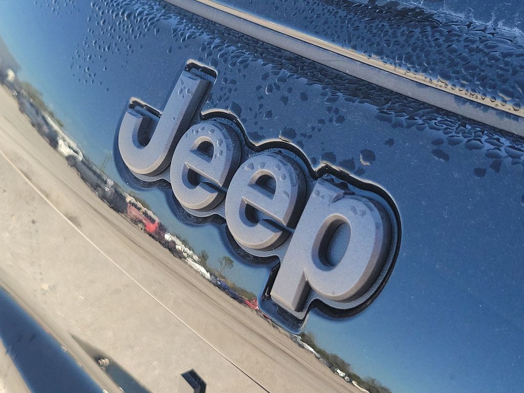 New 2026 Black Jeep Latitude image 40