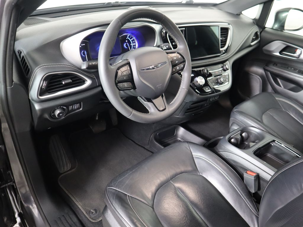 Thumbnail: 2022 Chrysler Pacifica - 7