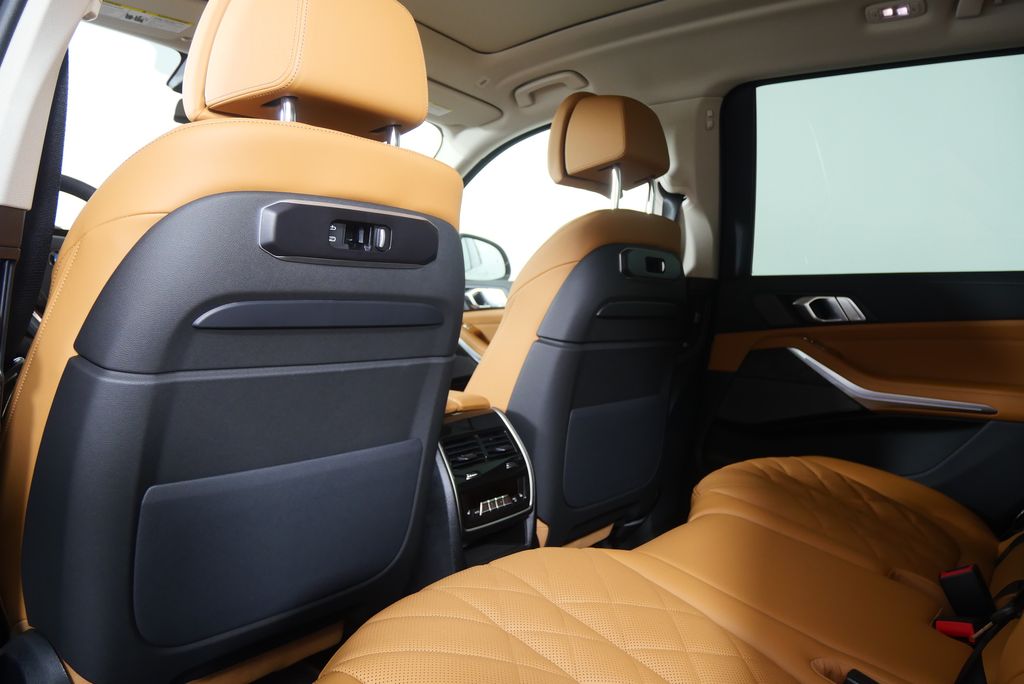 Thumbnail: 2026 BMW X7 - 18