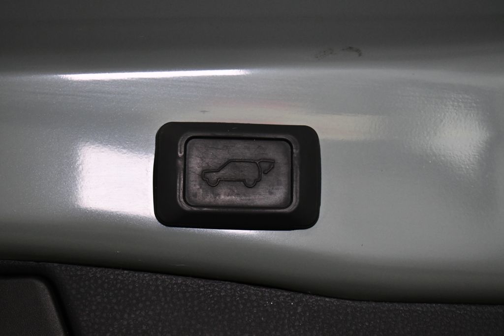 Thumbnail: 2021 Toyota RAV4 - 6